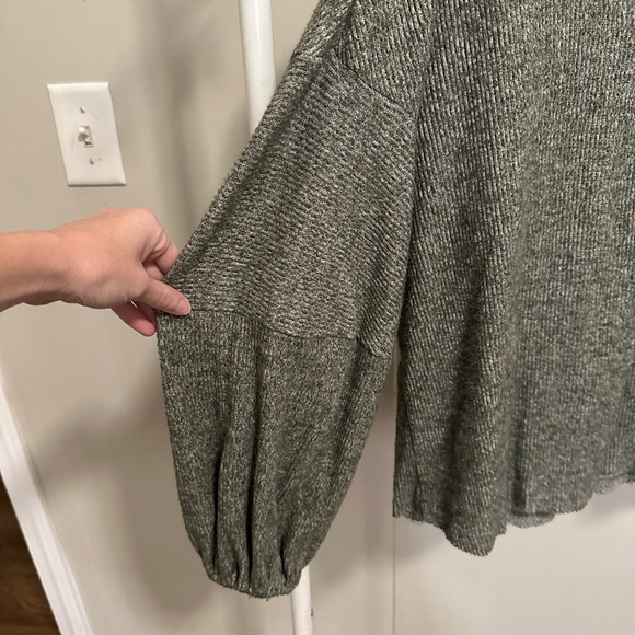 Very J Dark Gray Oversized Ribbed V Neck Long sleeve Knit Sweater size Medium - Picture 2 of 5